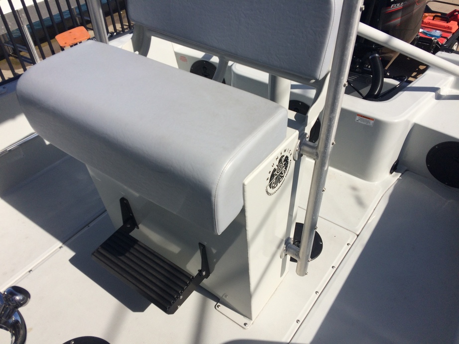 Boston Whaler Guardian